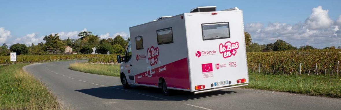 Image bannière de la formation "Bus en +", un dispositif mobile de solidarité pour l'accès aux droits et aux soins en Gironde 