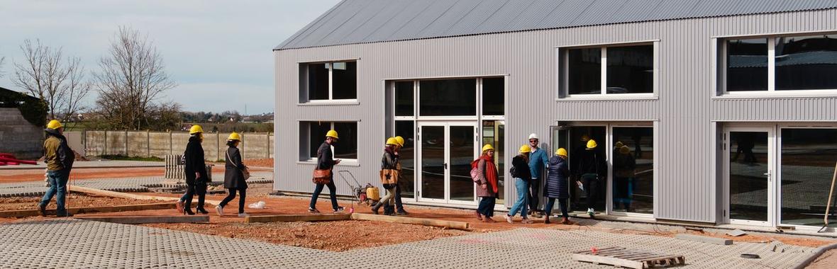 Image bannière de la formation Bâtiment circulaire et pôle ESS : réhabilitation d'une friche commerciale au Pays de Falaise