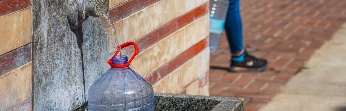 Image bannière de la formation Habitats précaires, bidonvilles : comment assurer l'accès à l'eau pour tous ?